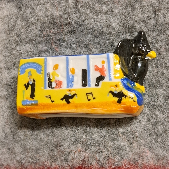 Pair Of Haydels King Cake Figurines - Picture 3 of 11